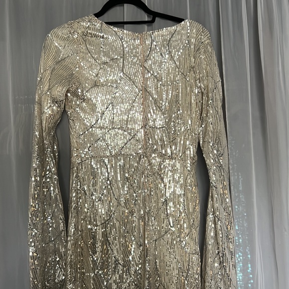 Beautiful sequence dress. To small - Picture 4 of 4